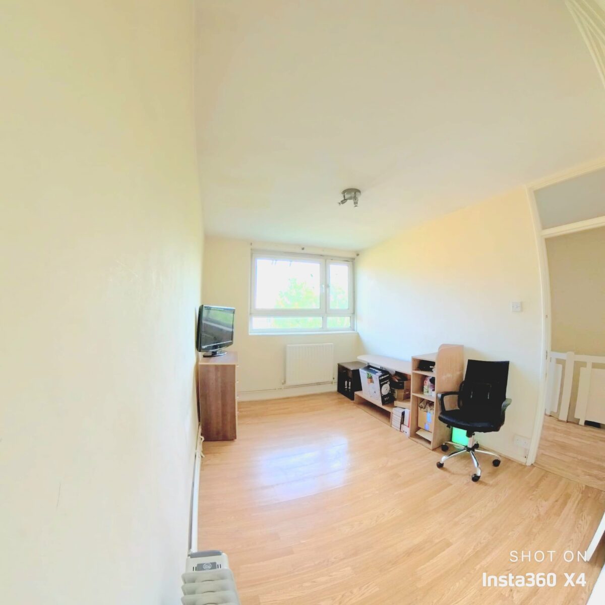 3 BED FLAT BROWN FIELDS E14 6NE £385,000