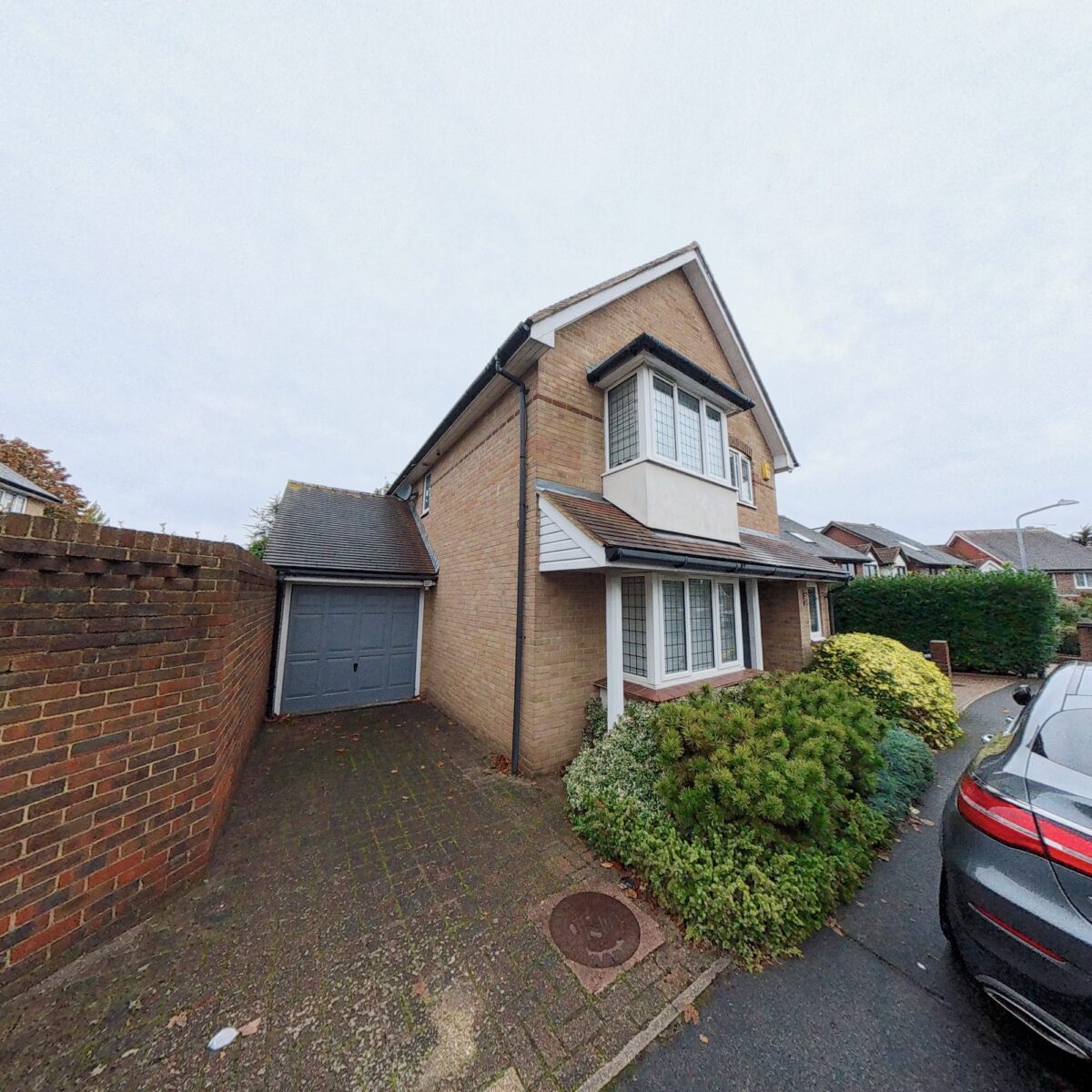 3 Bedroom Detached House Grovewood place  Woodford Green IG8 8PX £820,000