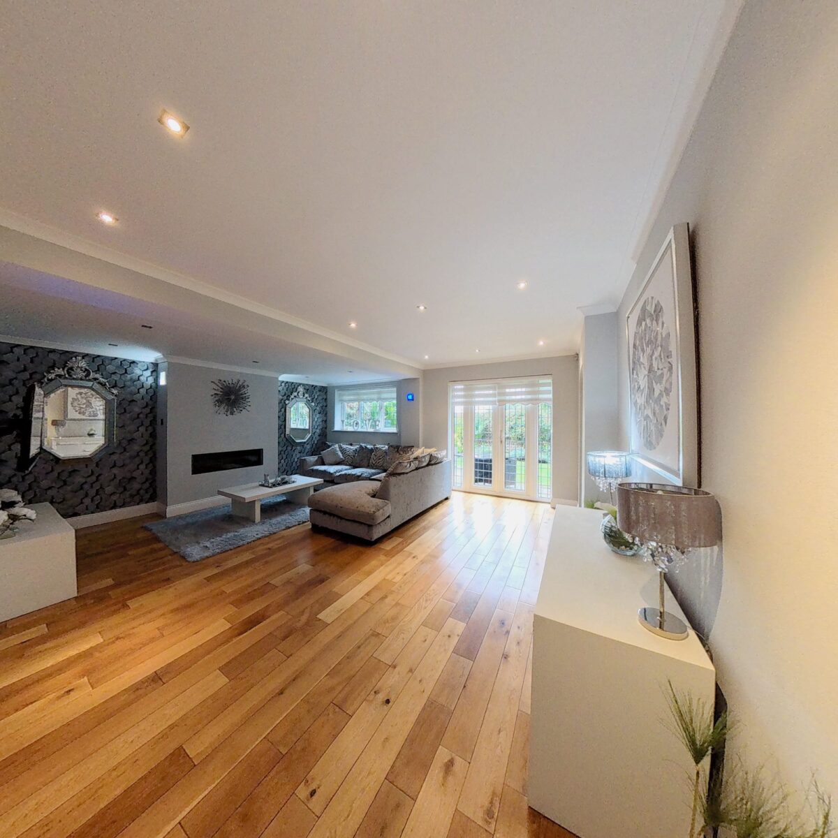 3 Bedroom Detached House Grovewood place  Woodford Green IG8 8PX £820,000