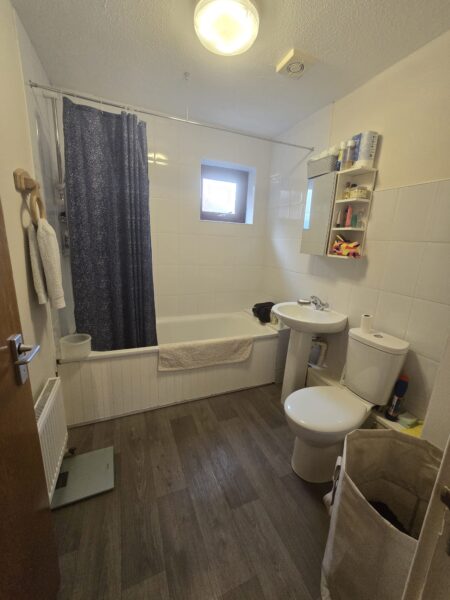 2 bed flat for rent £1850 Cricklywood Lane NW2 1HW