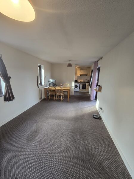 2 bed flat for rent £1850 Cricklywood Lane NW2 1HW