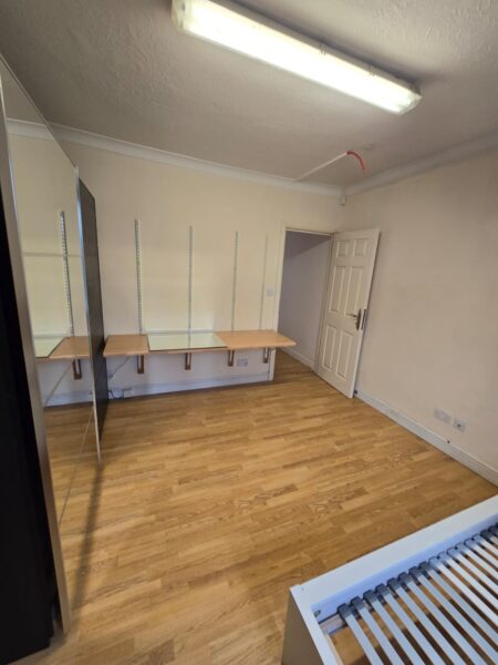 Room for Rent Longbridge road IG11 8SY  £900