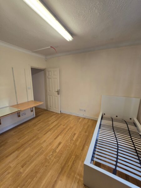 Room for Rent Longbridge road IG11 8SY  £900