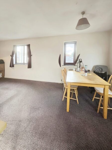 2 bed flat for rent £1850 Cricklywood Lane NW2 1HW