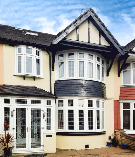 6 Bed House To Rent In Ilford IG3 9DF  £3400