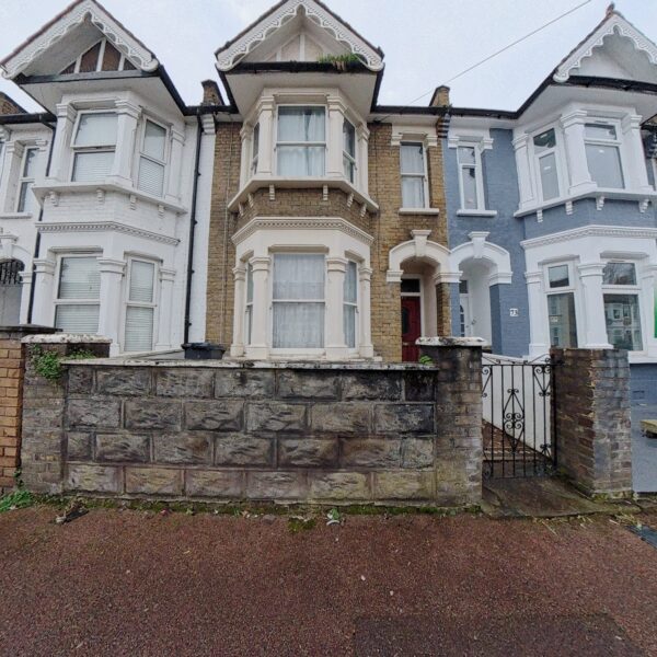 3 Bed Mid Terrace property, Park Avenue IG11 8QX