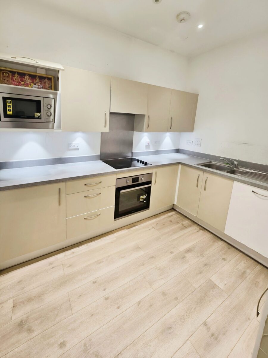 2 Bed Flat in Paynter House, Castle Street E13 9FG