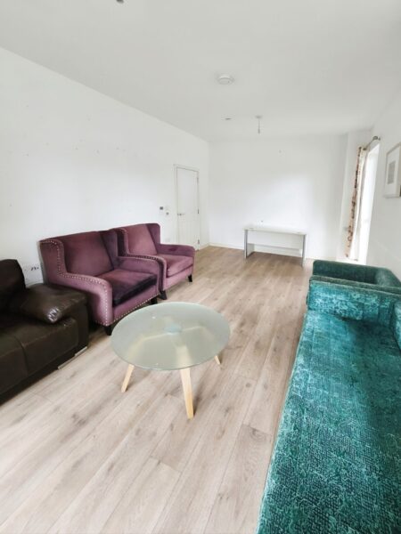 2 Bed Flat in Paynter House, Castle Street E13 9FG