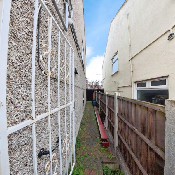 4 Bed End Terraced House IG1 £575000