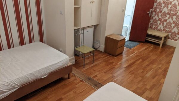 X5 Ensuit Rooms in shared house With Bills £950-£1100