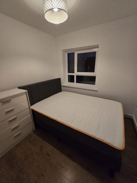 Newly refurbished 2 bed property Flat TO LET £1900 RM1 1EN